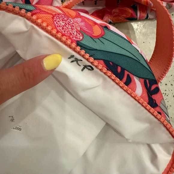 NWOT Vera Bradley Lunch Box and Draw String Backpack SET in Coral Pink Tropical - Picture 12 of 13